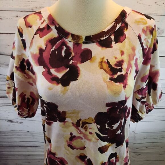 2/$20 SIMPLY VERA WANG Top - Picture 2 of 9